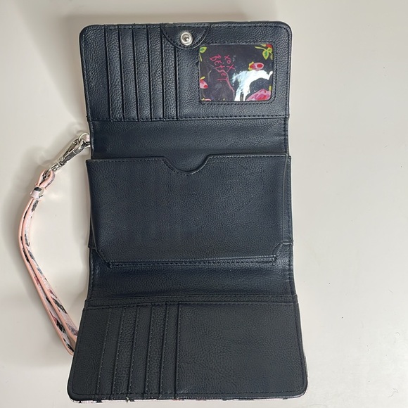 Betsey Johnson Xocelly clutch tri-fold wallet wristlet in pale pink animal print - Picture 4 of 12